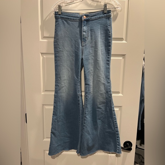 ❌ SOLD! Free People We the Free Just Float On Flare Jeans - read! - Picture 2 of 6